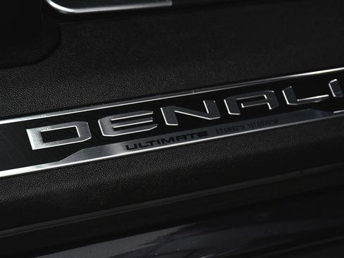 Used 2025 GMC Yukon XL Denali Ultimate AWD/4WD image 15