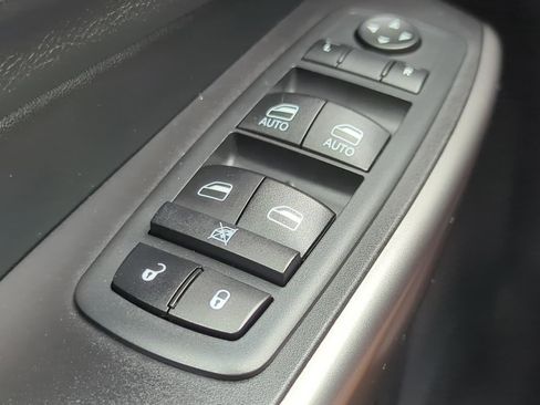 Used 2020 Jeep Cherokee Latitude FWD image 20