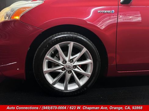 Used 2014 Toyota Prius V Five FWD image 29