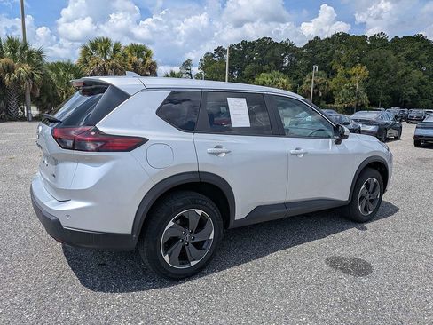 Used 2025 Nissan Rogue SV AWD/4WD image 3