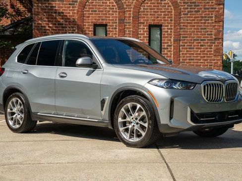 Used 2024 BMW X5 sDrive40i w/ Premium Package RWD image 3