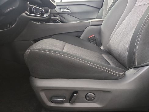 Used 2024 Nissan Rogue SV image 28