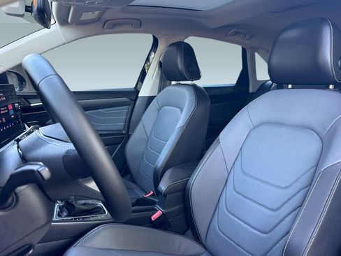 Used 2025 Volkswagen Jetta SEL FWD image 22