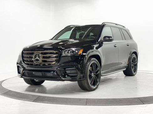 Used 2025 Mercedes-Benz GLS 580 4MATIC image 3