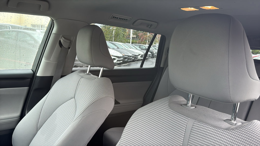 Used 2022 Toyota Highlander LE AWD/4WD image 13