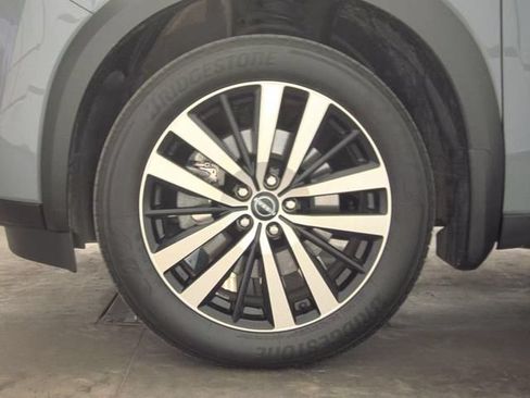 Certified 2025 Nissan Pathfinder Platinum w/ Cargo Package FWD image 8