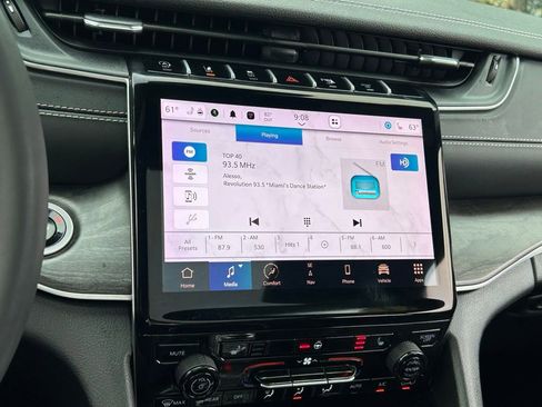 Certified 2024 Jeep Grand Cherokee Limited w/ Black Appearance Package image 54