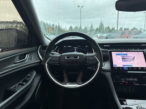 Used 2022 Jeep Grand Cherokee L Limited AWD/4WD image 18