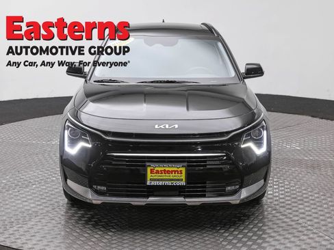Used 2023 Kia Niro EX Touring FWD image 2