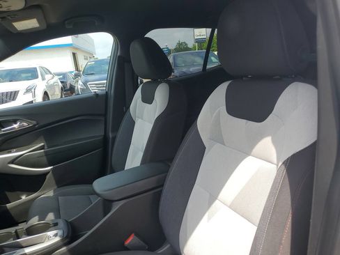 Used 2024 Chevrolet Trax RS FWD image 6
