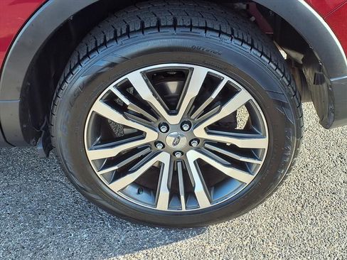 Used 2017 Ford Explorer Platinum image 22