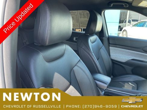 Used 2025 Jeep Compass Latitude AWD/4WD image 26