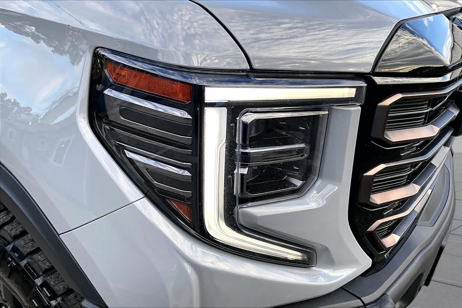 Used 2024 GMC Sierra 1500 AT4X AWD/4WD image 28