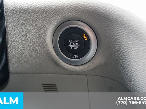 Used 2023 Chrysler Pacifica Touring-L FWD image 32