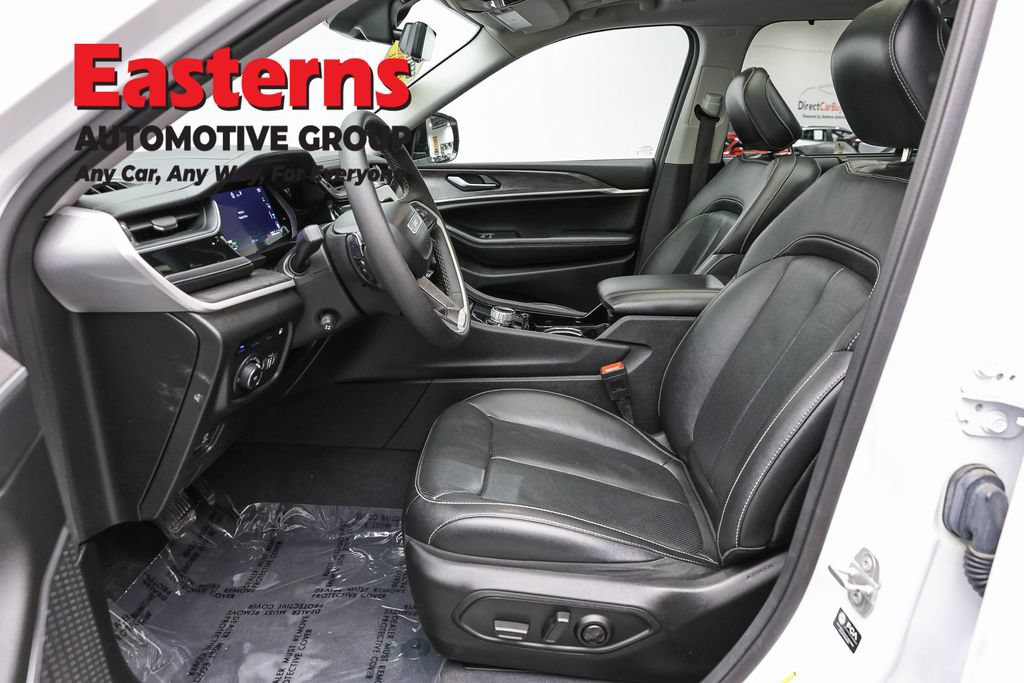 Used 2022 Jeep Grand Cherokee Limited 4xe w/ Luxury Tech Group II AWD/4WD image 14