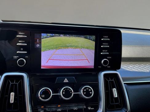 Certified 2022 Kia Sorento LX FWD image 14