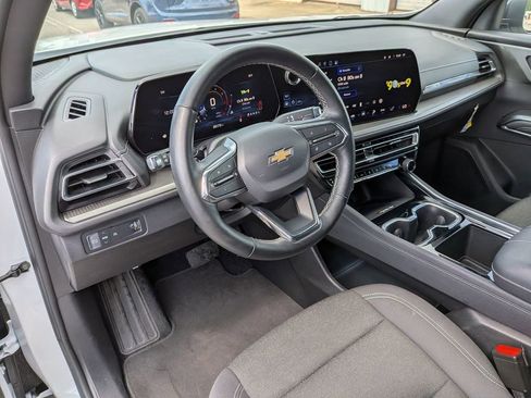 Used 2025 Chevrolet Traverse LT FWD image 33