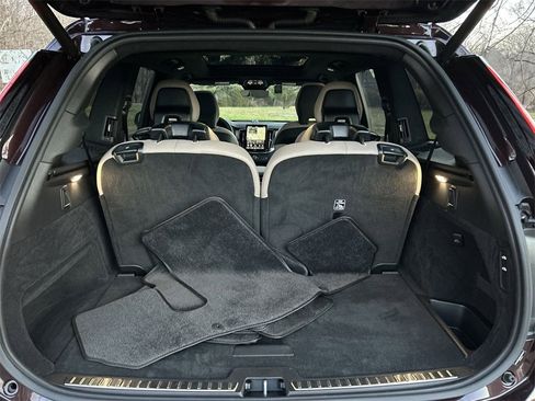 Certified 2025 Volvo XC90 T8 Ultra image 28