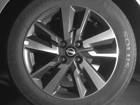 Used 2025 Nissan Versa SV FWD image 11