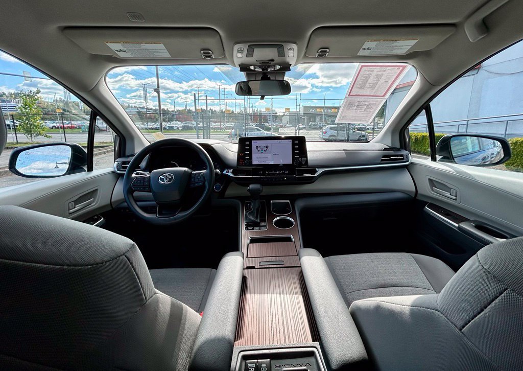 Certified 2024 Toyota Sienna LE AWD/4WD image 20