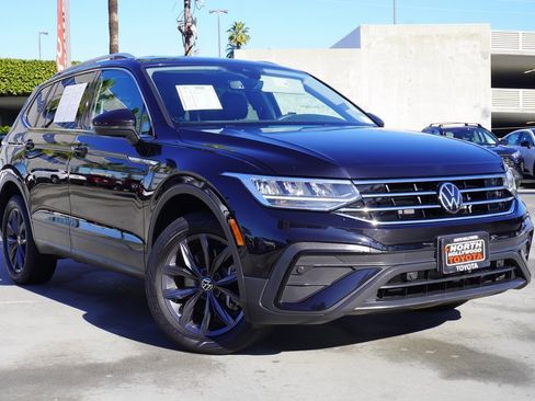 Used 2022 Volkswagen Tiguan SE image 2