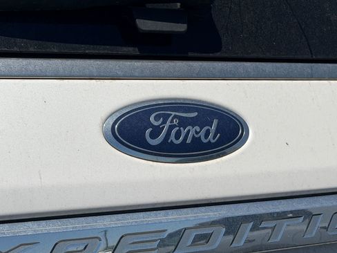 Used 2018 Ford Expedition Limited w/ Equipment Group 302A AWD/4WD image 16