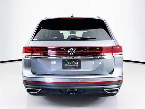 Used 2025 Volkswagen Atlas SE image 7