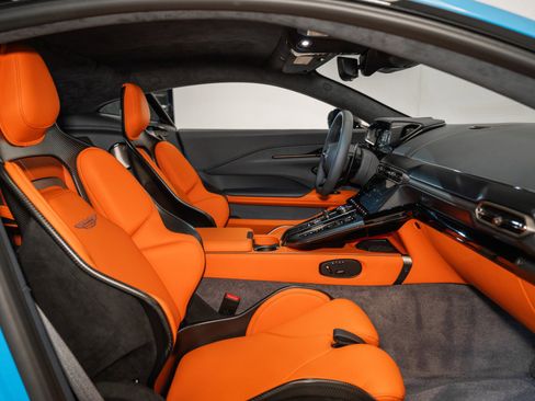 Used 2025 Aston Martin V8 Vantage Coupe image 15