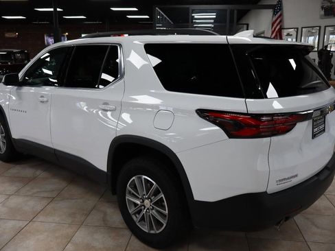 Used 2023 Chevrolet Traverse LT image 3