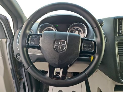 Used 2018 Dodge Grand Caravan SXT FWD image 12