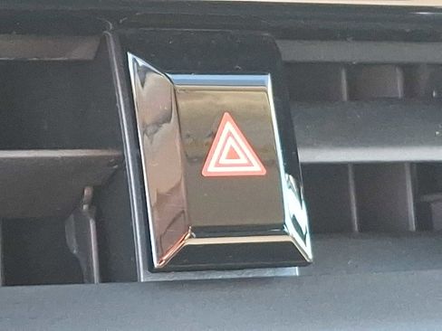 Certified 2025 Toyota Corolla LE image 28