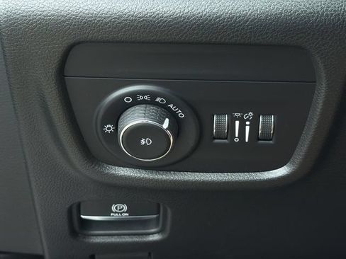 Used 2022 Jeep Grand Cherokee Limited AWD/4WD image 34