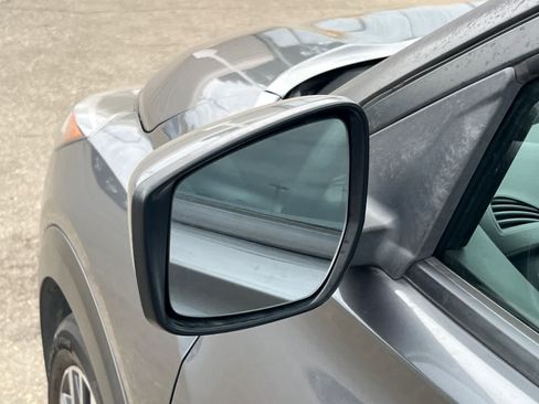 Used 2021 Nissan Kicks SV FWD image 11