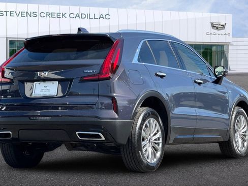 Used 2025 Cadillac XT4 Premium Luxury FWD image 3