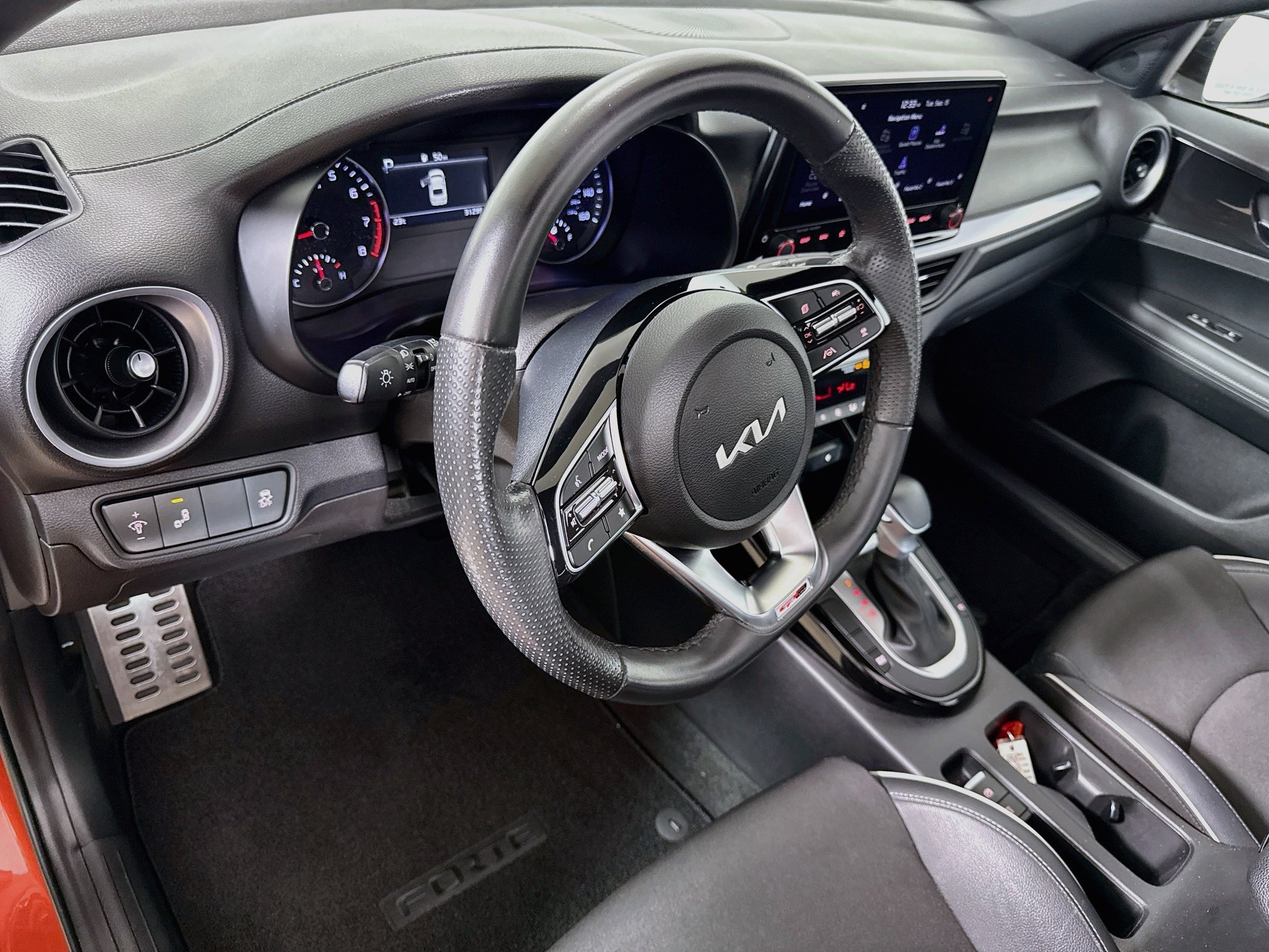 Used 2023 Kia Forte GT-Line w/ GT-Line Premium Package FWD image 9
