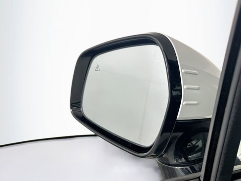 Used 2025 Kia Carnival FWD image 16