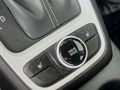 Certified 2022 Hyundai Venue Limited image 21