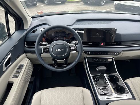 Certified 2025 Kia Carnival EX FWD image 20