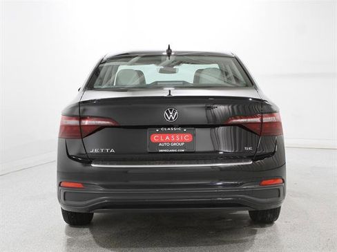 Certified 2023 Volkswagen Jetta SE image 18