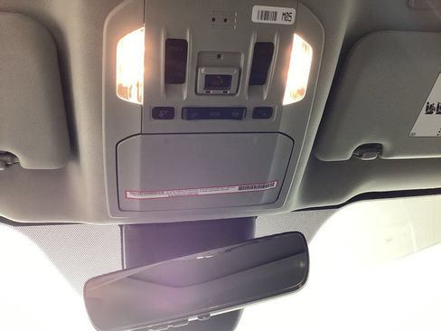 Used 2023 Toyota Highlander XLE AWD/4WD image 17