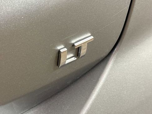 Used 2024 Chevrolet Equinox LT FWD image 2