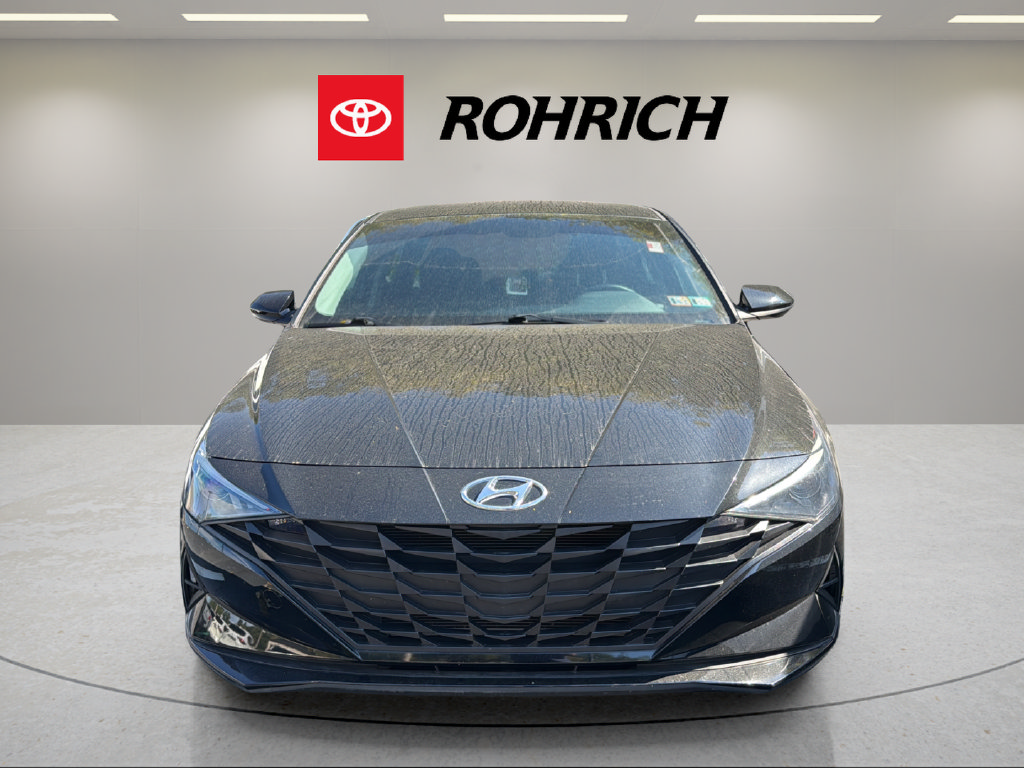 Used 2023 Hyundai Elantra SEL w/ Cargo Package FWD image 2