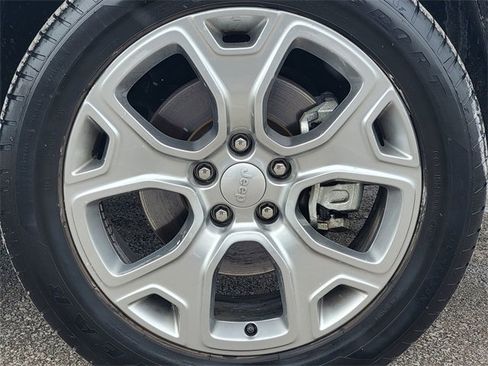 Certified 2023 Jeep Renegade Limited image 17