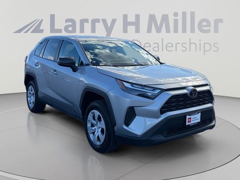 Used 2025 Toyota RAV4 LE AWD/4WD image 7