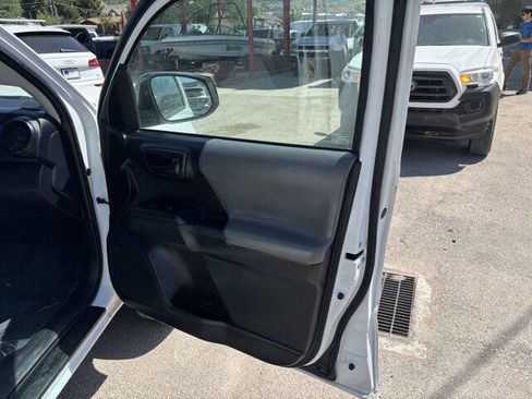 Used 2017 Toyota Tacoma SR5 image 19