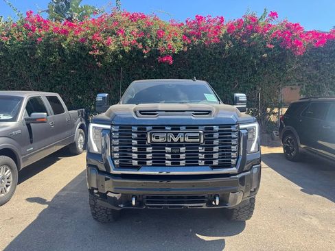 Used 2024 GMC Sierra 2500 Denali Ultimate AWD/4WD image 2
