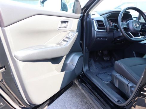 Used 2024 Nissan Rogue S image 10