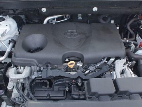 Used 2021 Toyota RAV4 LE AWD/4WD image 26