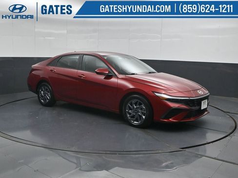 Certified 2024 Hyundai Elantra SEL FWD image 4