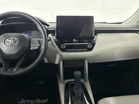 Used 2025 Toyota Corolla Cross L image 21